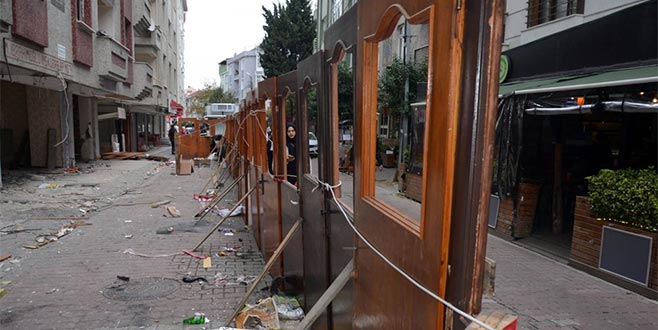 Çökme tehlikesi olan binaya ‘kapılı’ önlem