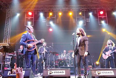 Başkanı Sertaslan Avcı ile düet yaptı