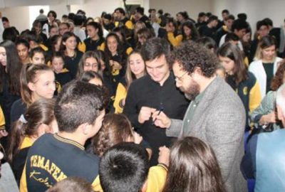 Oyuncu Reha Özcan, öğrencilerle bir araya geldi