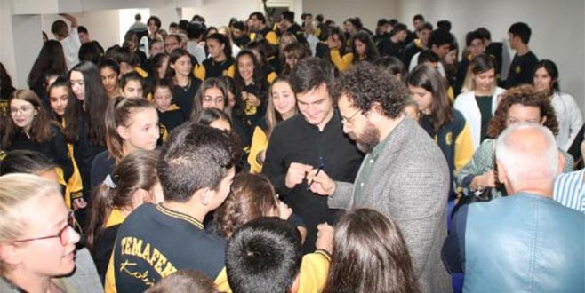 Oyuncu Reha Özcan, öğrencilerle bir araya geldi