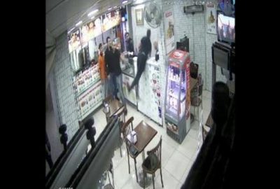 ‘Hayır’ cevabını alınca balta ile dükkanı bastı