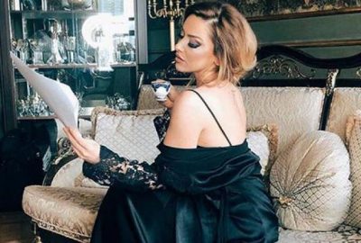 Kulisinden video paylaşan Hadise, dekoltesiyle yürek hoplattı