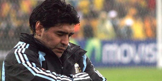 Maradona’nın adı ölümsüzleşti! Stada ismini verdiler… İtalya'nın Napoli Belediyesi, Napoli takımının stadı San Paolo'nun ismini, kısa