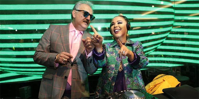 Kral ve kraliçe geri döndü Kral ve kraliçe geri döndü