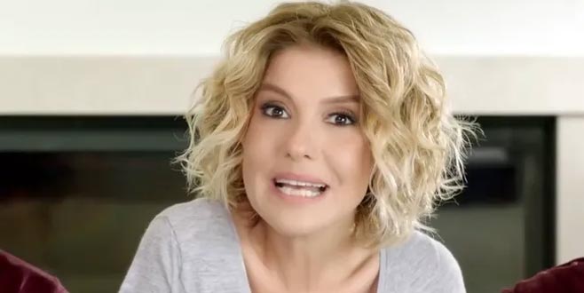 Ünlü şarkıcı koronavirüse yakalandı! Ünlü şarkıcı koronavirüse yakalandı!