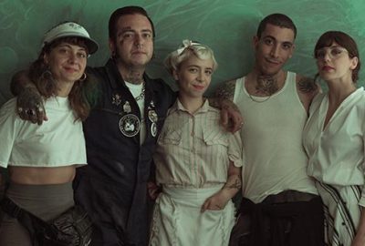 Eşiyle kamera karşısında