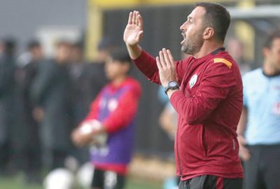 Gençlerle sahaya çıktı