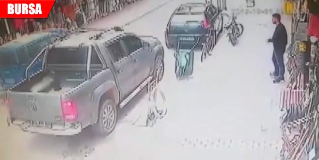 Yaşlı adama çarptı arkasına bile bakmadı