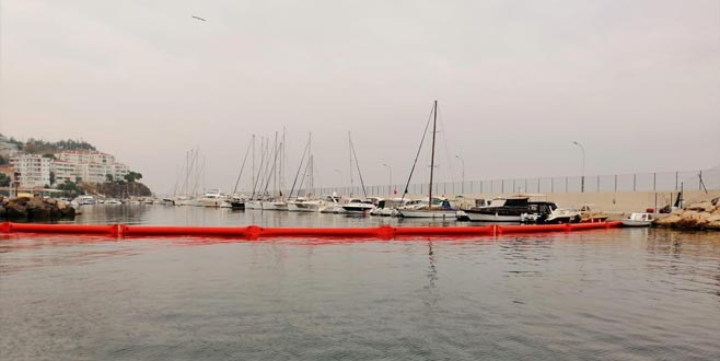 Mudanya’da denize yabancı madde bıraktığı belirlenen lüks yata ceza Mudanya’da denize yabancı madde bıraktığı belirlenen lüks yata ceza