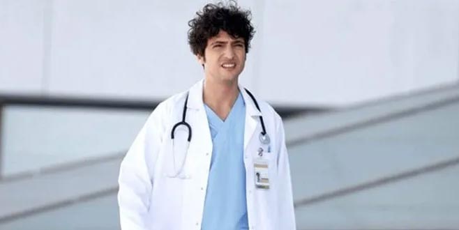 Mucize Doktor’un Ali’si sevgilisiyle el ele görüntülendi