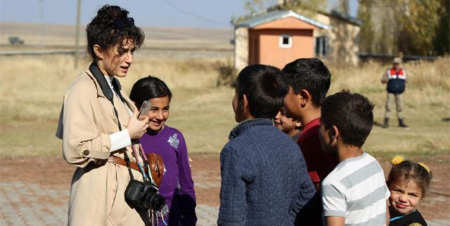 Hande Doğandemir çocukların yüzünü güldürdü