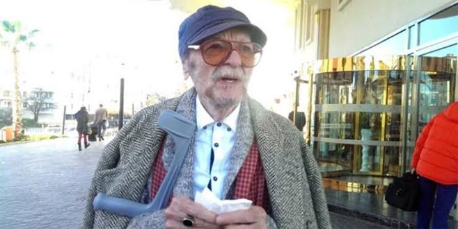 Usta oyuncudan kötü haber! Hastaneye kaldırıldı