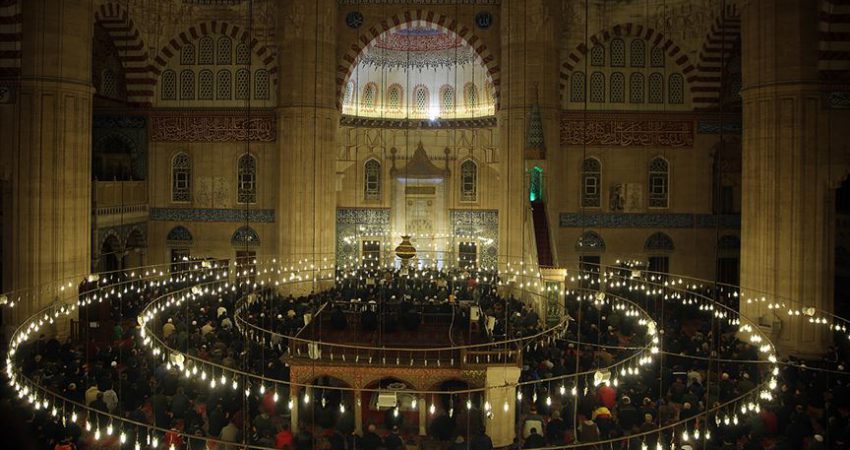 Yarın Mevlit Kandili Hazreti Muhammed'in doğum günü olan Mevlit Kandili, yarın idrak edilecek.