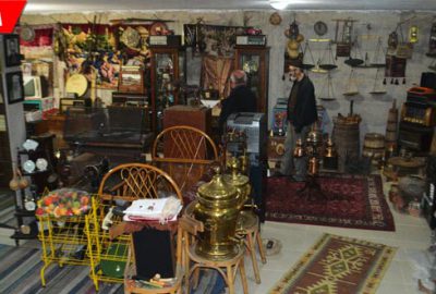 Evini müzeye çevirdi