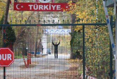 Türkiye sınır dışı etti, Yunanistan kabul etmeyince arada kaldı