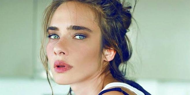 8 aylık hamile oyuncu, ‘Daha çekici hissediyorum’ diyerek iç çamaşırlı poz verdi!