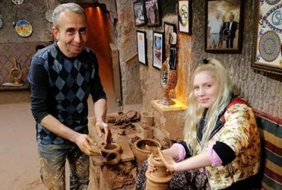 Kapadokya’da çömlek yaptı