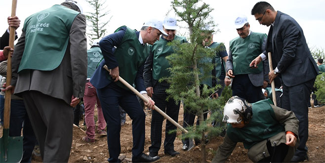 İnegöl’de 15 bin fidan toprakla buluştu