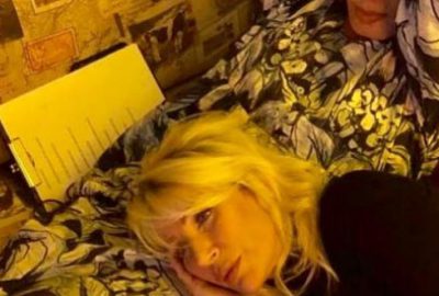 Minik Serçe’nin dizine yattı