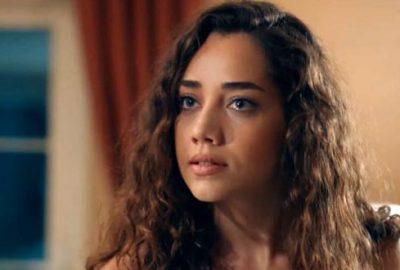 Sevgili Geçmiş dizisinin Azra’sı kırmızı bikinili pozuyla nefes kesti!