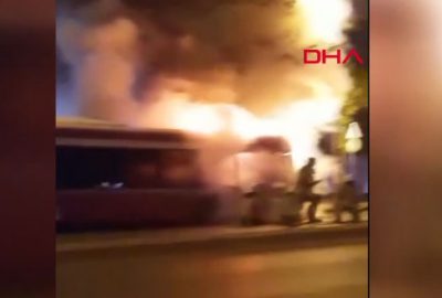 Park halindeki halk otobüsü yandı