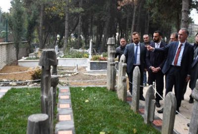 İnegöl Belediyesi’nin kurucu başkanına anıt mezar yapıldı