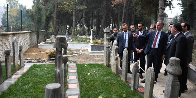 İnegöl Belediyesi’nin kurucu başkanına anıt mezar yapıldı