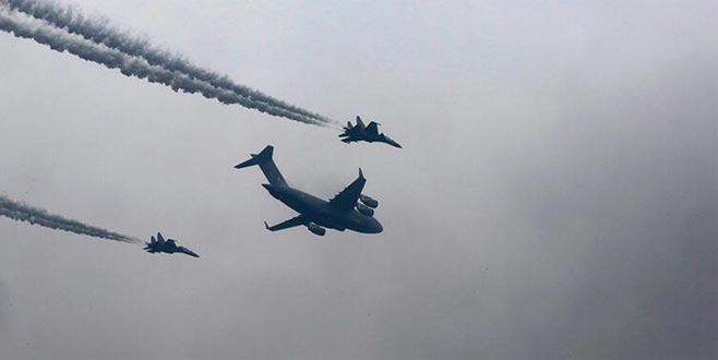 Hindistan’da savaş uçağı düştü!