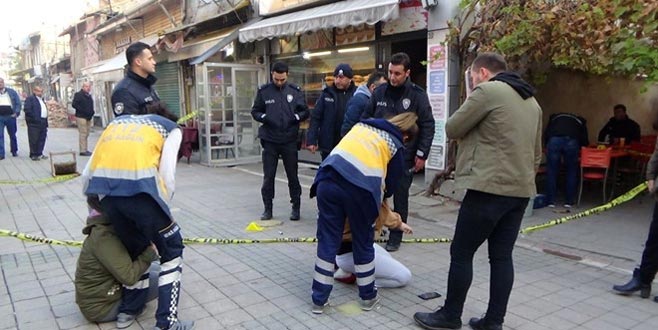 Eski eşini yaralayıp fırıncıyı öldürdü