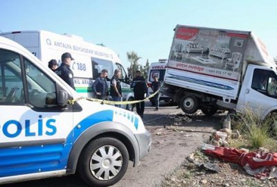 Çilek satan çocuk kamyonetin altında kalarak öldü