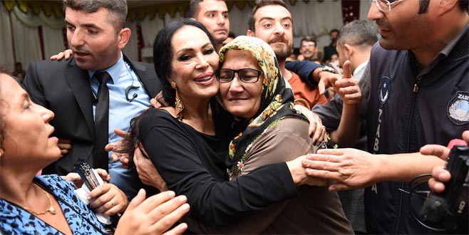 Türkan Şoray izdihamı