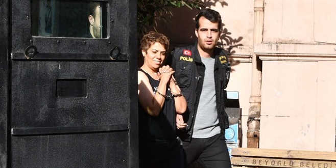 Karaköy’de başörtülü kıza saldıran kadının komşuları: Psikopat, saldırgan bir insan