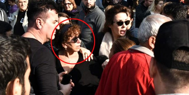 Yıldız Kenter’in cenazesinde gerginlik! Ünlü oyuncu çileden çıktı