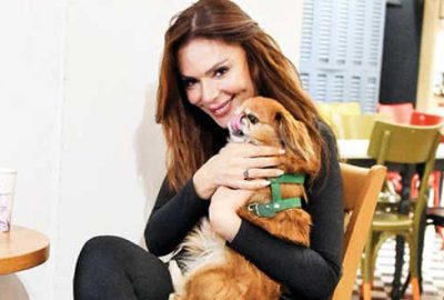 Köpeğine doğum günü partisi yapacak