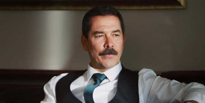 Hem dizi hem tiyatro çok zor