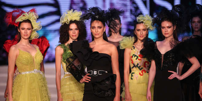 2020 modası podyumda