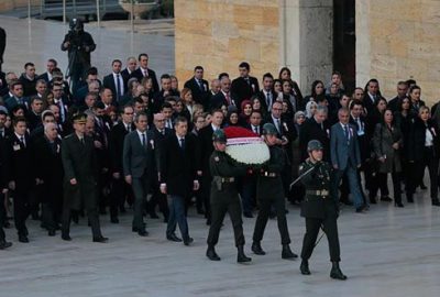 Bakan Selçuk ve öğretmenlerden Anıtkabir’e ziyaret