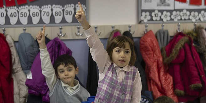 Milyonlarca öğrenci ders başı yaptı