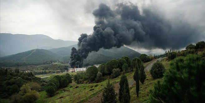 İzmir’de plastik geri dönüşüm deposunda yangın