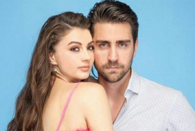 Burcu Özberk’in bacak dekoltesi sosyal medyayı salladı