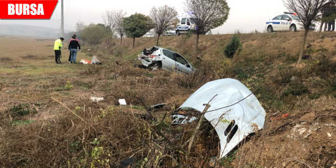 Otomobil tarlaya uçtu Otomobil tarlaya uçtu