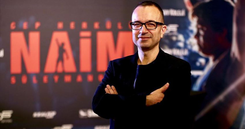 Yönetmen Özer Feyzioğlu: Naim Süleymanoğlu büyük bir insan hakları savaşçısıydı "Cep Herkülü: Naim Süleymanoğlu" filminin yönetmeni Özer Feyzioğlu, "Naim Süleymanoğlu
