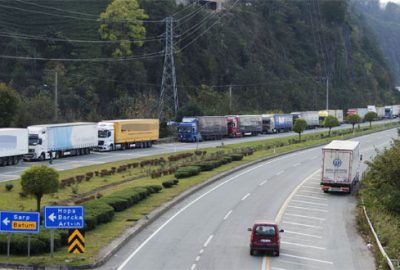 5 kilometrelik kuyruk