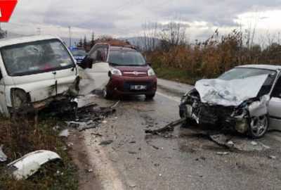 Otomobil ile kamyonet çarpıştı: Yaralılar var