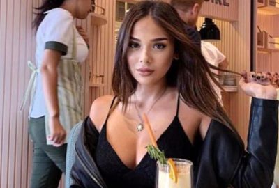 Bakirelik itirafıyla olay olan fenomen, şimdi de üstsüz poz verdi