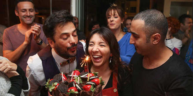 Yeni yaşına sette girdi