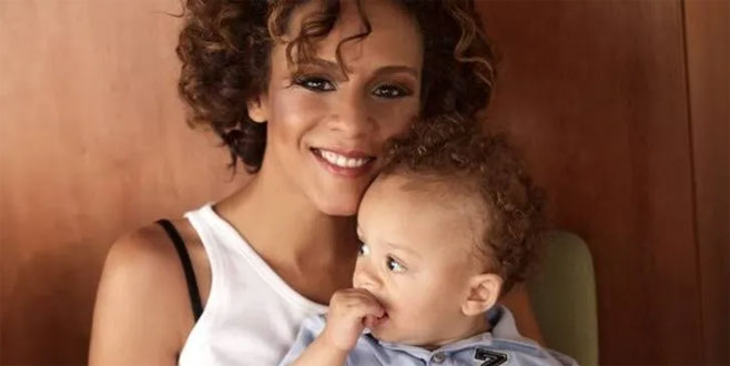 Oğlu 10 yaşına girdi! Annesinin kopyası