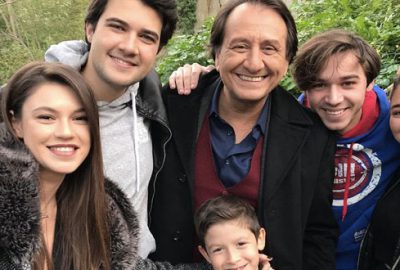 Hüsnü Çoban’ın kızı mini elbisesiyle sosyal medyayı salladı!