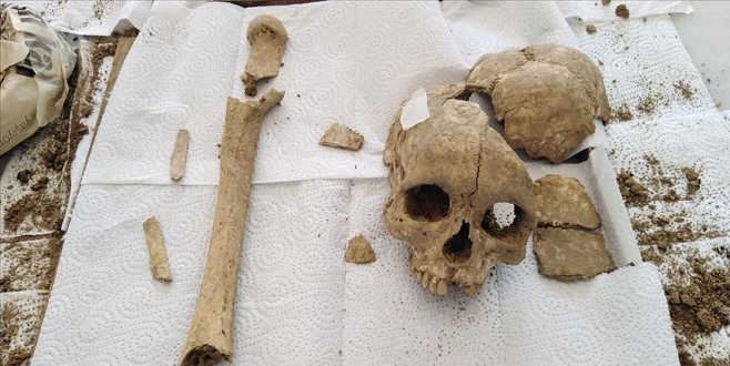 3500 yıllık insan kafatası ve uyluk kemiği bulundu
