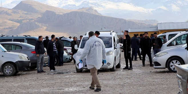 Oto pazarında silahlı kavga: 7 yaralı